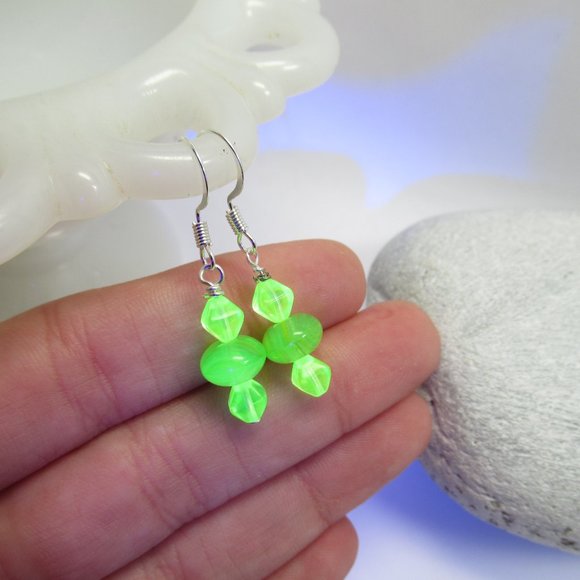 Uranium glass bead earrings - Picture 3 of 12